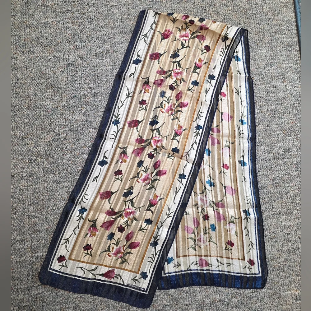 Liz Claiborne Tulip Jacquard Oblong Scarf - Picture 1 of 6